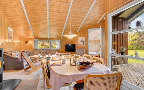 Eeva - 900M from the Sea: Dak, Huis, Land Lot, Huis, Verblijf, Landgoed, Garden Gebouwen, Schaduw, Blokhut, Landscaping