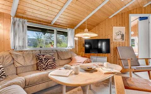 Eeva - 900M from the Sea: Appartement, Schaduw, Balkon, Stoel, Hek, Buitenmeubels, Aluminium, Kunstgras