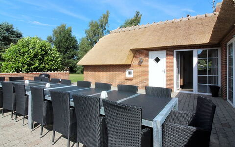 Erra - 250M from the Sea: Hout, Huis, Verblijf, Huis, Dak, Landelijk Gebied, Siding, Blokhut, Garden Gebouwen, Hardwood