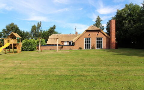 Erra - 250M from the Sea: Hout, Huis, Verblijf, Huis, Dak, Landelijk Gebied, Siding, Blokhut, Garden Gebouwen, Hardwood