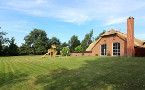 Erra - 250M from the Sea: Hout, Huis, Verblijf, Huis, Dak, Landelijk Gebied, Siding, Blokhut, Garden Gebouwen, Hardwood