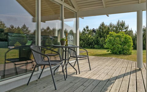 Bolli - 1.1Km from the Sea: Dak, Huis, Deur, Verblijf, Schaduw, Siding, Werf, Landgoed, Backyard