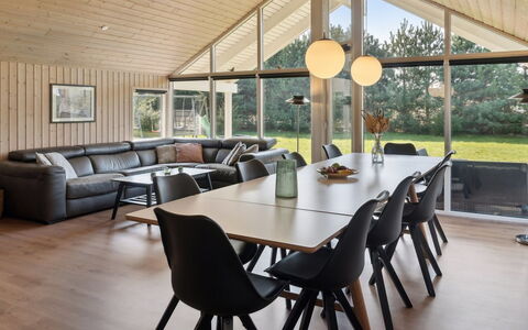 Bolli - 1.1Km from the Sea: Dak, Huis, Deur, Verblijf, Schaduw, Siding, Werf, Landgoed, Backyard