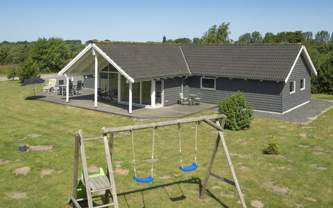 Bolli - 1.1Km from the Sea: Dak, Huis, Deur, Verblijf, Schaduw, Siding, Werf, Landgoed, Backyard