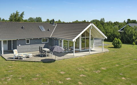 Bolli - 1.1Km from the Sea: Dak, Huis, Deur, Verblijf, Schaduw, Siding, Werf, Landgoed, Backyard