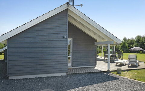 Bolli - 1.1Km from the Sea: Dak, Huis, Deur, Verblijf, Schaduw, Siding, Werf, Landgoed, Backyard