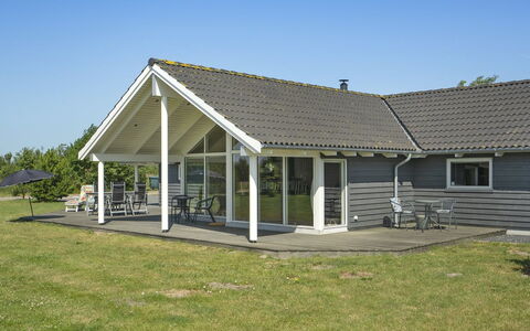 Bolli - 1.1Km from the Sea: Dak, Huis, Deur, Verblijf, Schaduw, Siding, Werf, Landgoed, Backyard