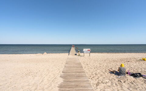Gojana - 400M from the Sea: Struik, Stedelijk Ontwerp, Groundcover, Steen, Appartement, Landgoed, Metselwerk, Balkon, Landscaping