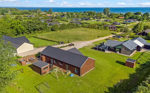 Gojana - 400M from the Sea: Struik, Stedelijk Ontwerp, Groundcover, Steen, Appartement, Landgoed, Metselwerk, Balkon, Landscaping