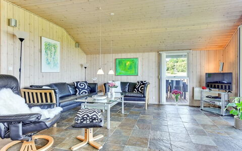 Alexis - 250M from the Sea: Hout, Meubilair, Woonkamer, Huis, Bankstel, Verblijf, Plafond, Stoel, Hardwood