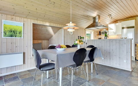 Alexis - 250M from the Sea: Hout, Interieur Ontwerp, Plafond, Flooring, Meubilair, Lichte Inrichting, Countertop, Keuken, Huis, Keuken En Eettafel