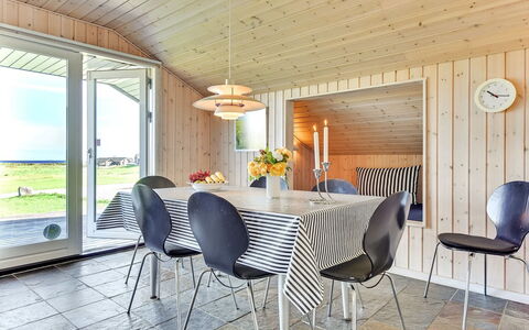 Alexis - 250M from the Sea: Meubilair, Hout, Interieur Ontwerp, Keuken En Eettafel, Tafel, Stoel, Flooring, Eetkamer, Plafond, Verdieping