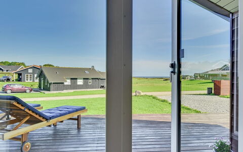 Alexis - 250M from the Sea: Deur, Veranda, Verblijf, Schaduw, Home Deur, Dek, Landgoed, Siding, Hardwood, Stoel