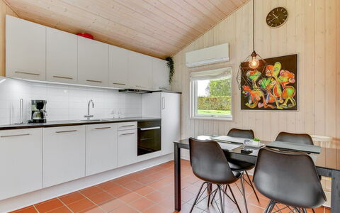 Helga - 100M from the Sea: Interieur Ontwerp, Flooring, Hout, Plafond, Verdieping, Keuken, Meubilair, Countertop, Kamer, Major Appliance