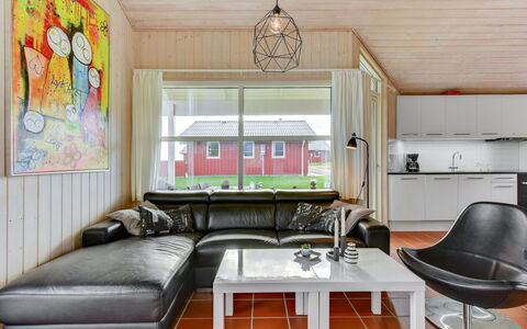 Helga - 100M from the Sea: Interieur Ontwerp, Hout, Bankstel, Flooring, Plafond, Woonkamer, Meubilair, Verdieping, Kamer