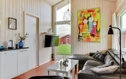 Helga - 100M from the Sea: Hout, Interieur Ontwerp, Flooring, Woonkamer, Meubilair, Verdieping, Kamer, Plafond, Bankstel, Huis