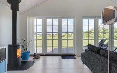 Hathulf - 700M from the Sea: Flooring, Verdieping, Hout, Houten Vloer, Interieur Ontwerp, Huis, Meubilair, Woonkamer, Laminaatvloer, Deur