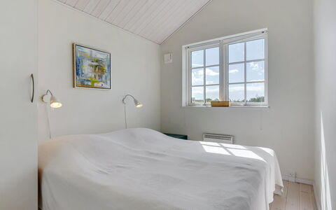 Hathulf - 700M from the Sea: Plafond, Interieur Ontwerp, Verdieping, Flooring, Huis, Slaapkamer, Bed, Kamer, Appartement, Lichte Inrichting