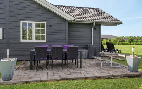 Hathulf - 700M from the Sea: Hout, Siding, Huis, Huis, Verblijf, Deur, Dak, Veranda, Groundcover, Tuin