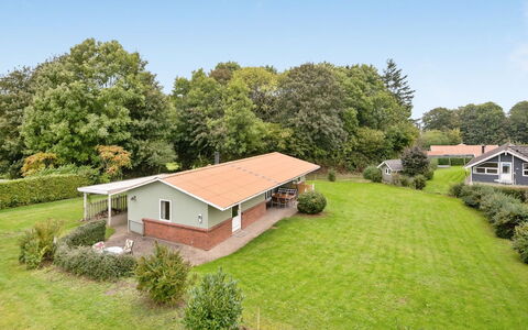 Ingebore - 350M from the Sea: Dak, Huis, Land Lot, Huis, Verblijf, Landgoed, Garden Gebouwen, Schaduw, Blokhut, Landscaping