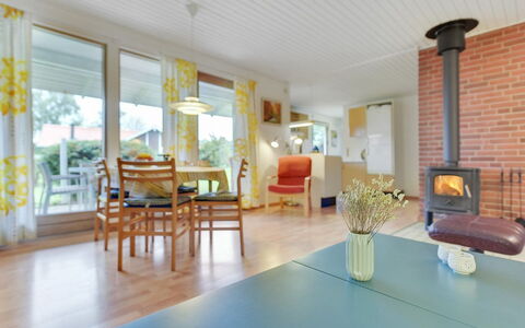 Ingebore - 350M from the Sea: Dak, Huis, Land Lot, Huis, Verblijf, Landgoed, Garden Gebouwen, Schaduw, Blokhut, Landscaping