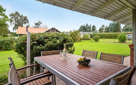 Ingebore - 350M from the Sea: Dak, Huis, Land Lot, Huis, Verblijf, Landgoed, Garden Gebouwen, Schaduw, Blokhut, Landscaping