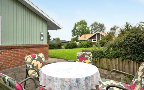 Ingebore - 350M from the Sea: Dak, Huis, Land Lot, Huis, Verblijf, Landgoed, Garden Gebouwen, Schaduw, Blokhut, Landscaping
