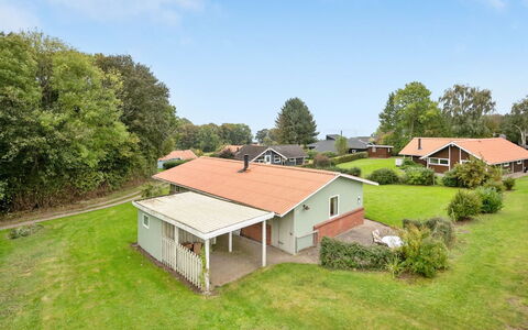 Ingebore - 350M from the Sea: Dak, Huis, Land Lot, Huis, Verblijf, Landgoed, Garden Gebouwen, Schaduw, Blokhut, Landscaping