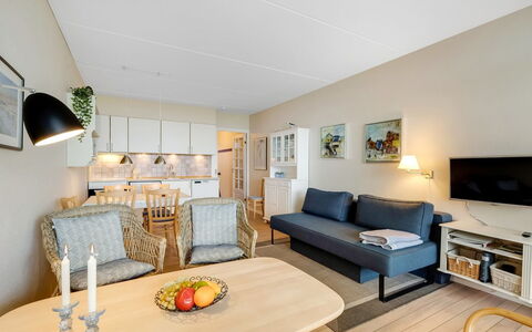 Raimo - 50M from the Sea: Meubilair, Interieur Ontwerp, Flooring, Hout, Verdieping, Bankstel, Plafond, Kamer, Woonkamer, Tafel