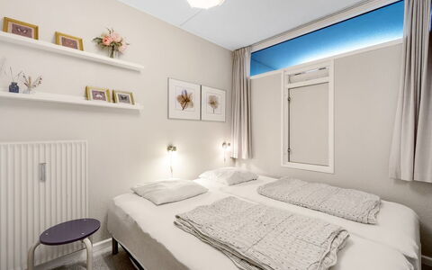 Raimo - 50M from the Sea: Bed, Slaapkamer, Interieur Ontwerp, Muur, Verdieping, Bedding, Laken, Meubilair, Plafond, Flooring