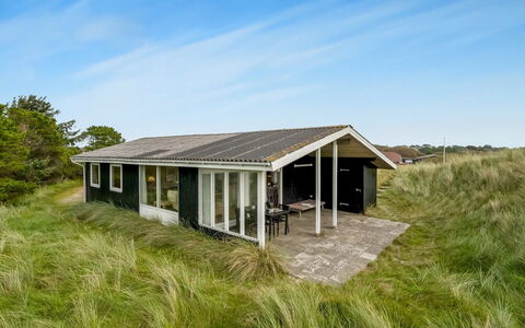 Senta - 200M from the Sea: Struik, Stedelijk Ontwerp, Groundcover, Steen, Appartement, Landgoed, Metselwerk, Balkon, Landscaping