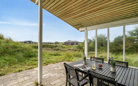 Senta - 200M from the Sea: Struik, Stedelijk Ontwerp, Groundcover, Steen, Appartement, Landgoed, Metselwerk, Balkon, Landscaping