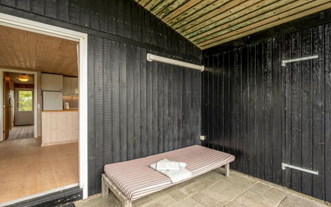 Senta - 200M from the Sea: Struik, Stedelijk Ontwerp, Groundcover, Steen, Appartement, Landgoed, Metselwerk, Balkon, Landscaping