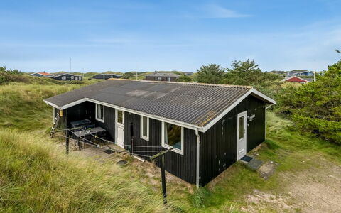 Senta - 200M from the Sea: Struik, Stedelijk Ontwerp, Groundcover, Steen, Appartement, Landgoed, Metselwerk, Balkon, Landscaping