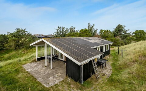 Senta - 200M from the Sea: Struik, Stedelijk Ontwerp, Groundcover, Steen, Appartement, Landgoed, Metselwerk, Balkon, Landscaping