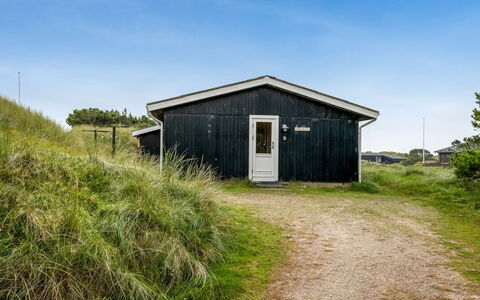 Senta - 200M from the Sea: Struik, Stedelijk Ontwerp, Groundcover, Steen, Appartement, Landgoed, Metselwerk, Balkon, Landscaping