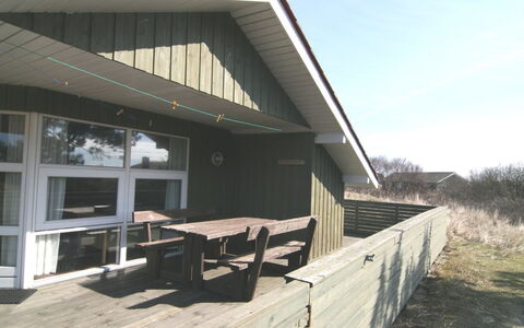 Aasa - 200M from the Sea: Hout, Siding, Dak, Huis, Hardwood, Verblijf, Plank, Beits, Veranda, Schaduw