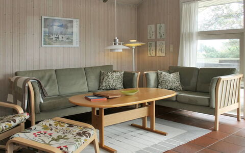 Aasa - 200M from the Sea: Meubilair, Hout, Flooring, Verdieping, Interieur Ontwerp, Tafel, Woonkamer, Koffietafel, Beits, Stoel
