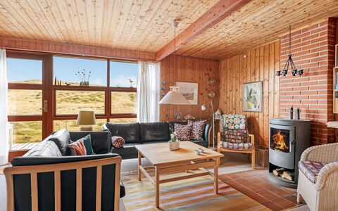 Larsen - 900M from the Sea: Meubilair, Interieur Ontwerp, Flooring, Verdieping, Hout, Plafond, Kamer, Woonkamer, Houten Vloer, Bankstel