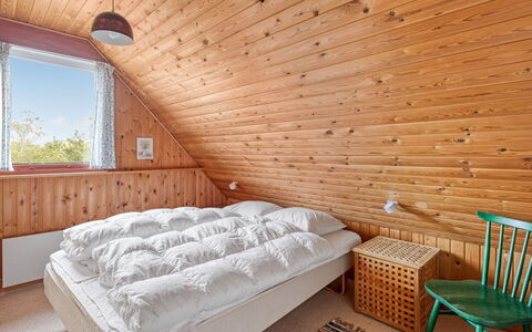 Larsen - 900M from the Sea: Muur, Hout, Slaapkamer, Plafond, Interieur Ontwerp, Flooring, Verdieping, Bed, Meubilair, Huis