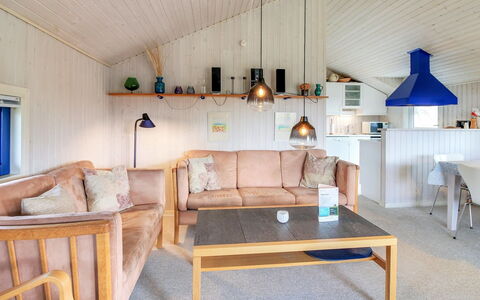 Telia - 250M from the Sea: Hout, Plafond, Interieur Ontwerp, Meubilair, Flooring, Kamer, Verdieping, Lichte Inrichting, Huis, Woonkamer