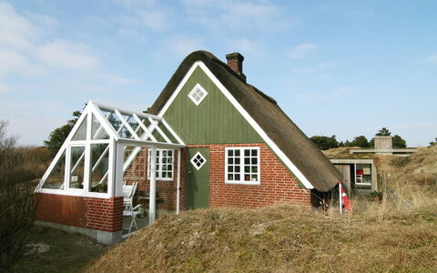 Dordi - 300M from the Sea: Zwembad, Buitenmeubels, Meubilair, Toevlucht, Flagstone, Eco Hotel, Schaduw, Stoel, Vrije Tijd, Landgoed