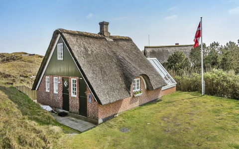 Dordi - 300M from the Sea: Zwembad, Buitenmeubels, Meubilair, Toevlucht, Flagstone, Eco Hotel, Schaduw, Stoel, Vrije Tijd, Landgoed