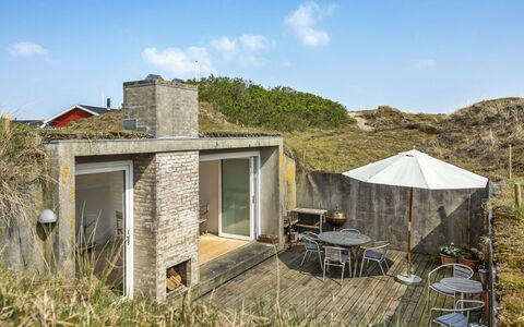 Dordi - 300M from the Sea: Zwembad, Buitenmeubels, Meubilair, Toevlucht, Flagstone, Eco Hotel, Schaduw, Stoel, Vrije Tijd, Landgoed