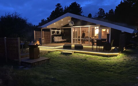 Gilda - 2Km from the Sea: Gebouw, Huis, Venster, Huis, Dak, Woongebied, Struik, Verblijf, Land Lot