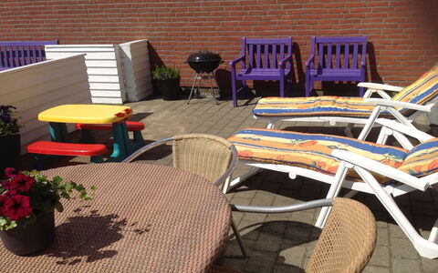 Svava - 2.3Km from the Sea: Meubilair, Stoel, Buitenmeubels, Tafel, Buitentafel, Koffietafel, Schaduw, Beits, Patio, Armleuning