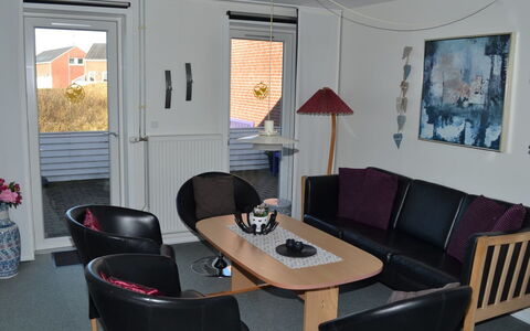 Svava - 2.3Km from the Sea: Meubilair, Interieur Ontwerp, Flooring, Hout, Verdieping, Stoel, Tafel, Woonkamer, Verlichting, Kamer