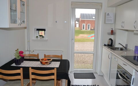 Svava - 2.3Km from the Sea: Flooring, Keuken, Hout, Verdieping, Major Appliance, Meubilair, Toestel Van De Keuken, Interieur Ontwerp, Countertop, Kamer