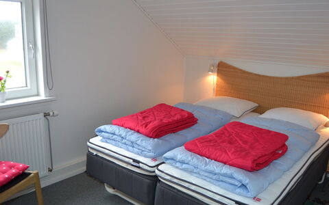 Svava - 2.3Km from the Sea: Meubilair, Textiel, Linens, Verdieping, Slaapkamer, Interieur Ontwerp, Laken, Bed, Bedding, Kamer