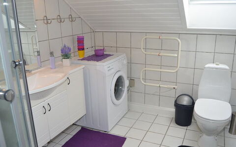 Svava - 2.3Km from the Sea: Loodgieterswerkinrichting, Flooring, Interieur Ontwerp, Verdieping, Badkamer, Loodgieter, Kamer, Kraan, Tegel, Wastafel
